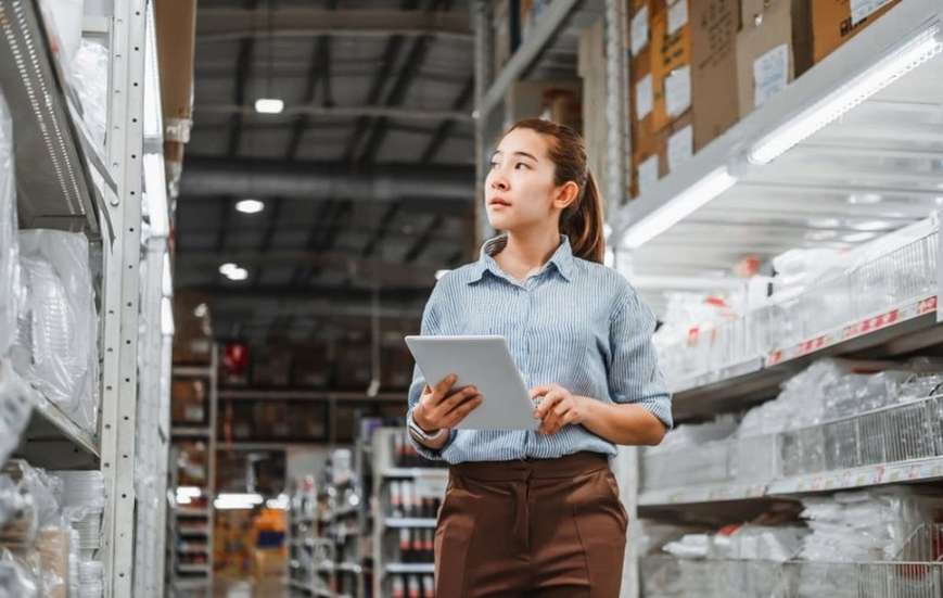 What Does an Inventory Associate Do?