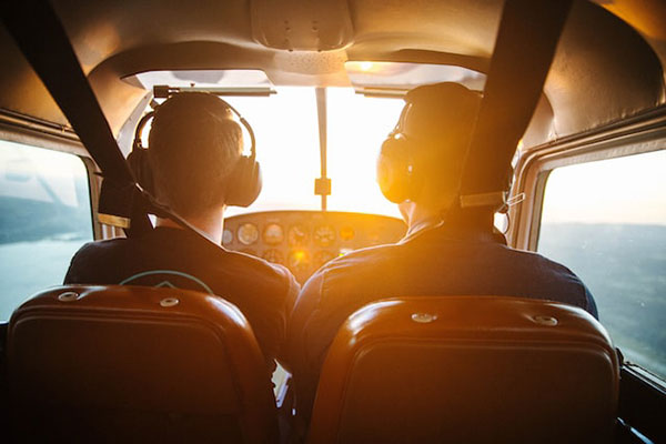 Corporate Pilot vs. Airline Pilot – What's The Difference?