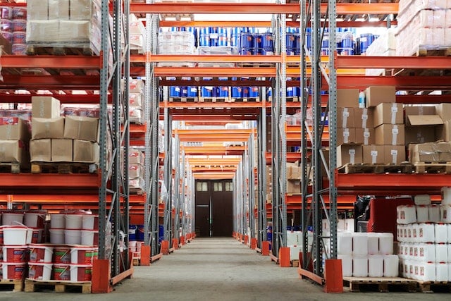 Warehouse Worker vs. Warehouse Associate - What's The Difference?